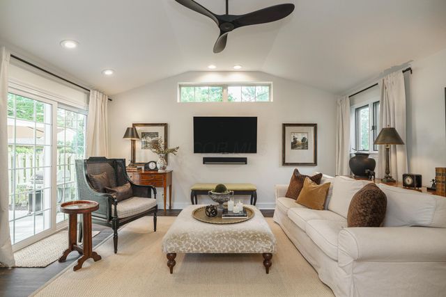 421 Richards Road, Columbus, OH 43214