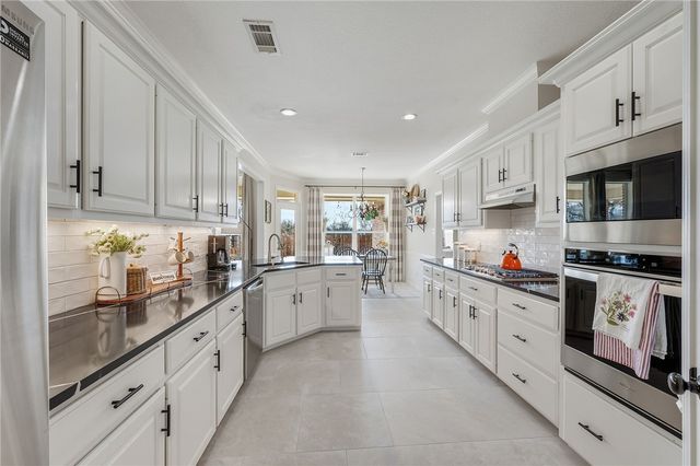 5203 Draycott Court, Bryan, TX 77802