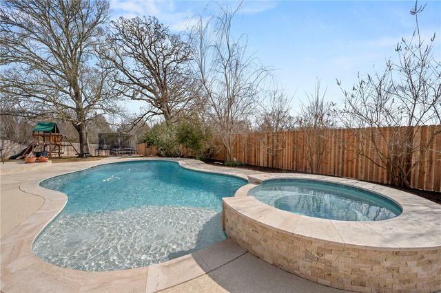 5203 Draycott Court, Bryan, TX 77802