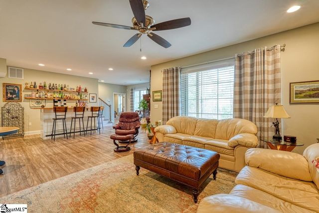 813 Grande Dunes Way, Inman, SC 29349