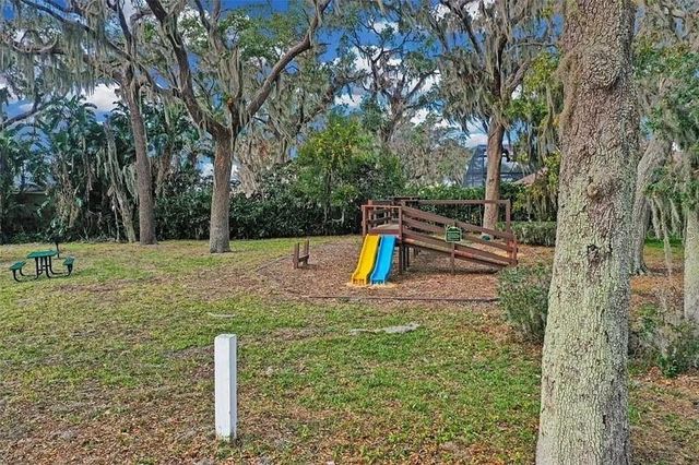 10157 SPRING LAKE DRIVE, Clermont, FL 34711