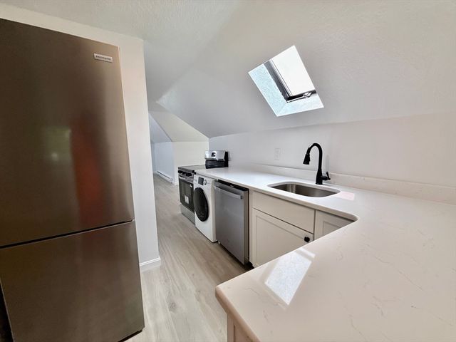 5 Stoneland Rd 3, Worcester, MA 01603