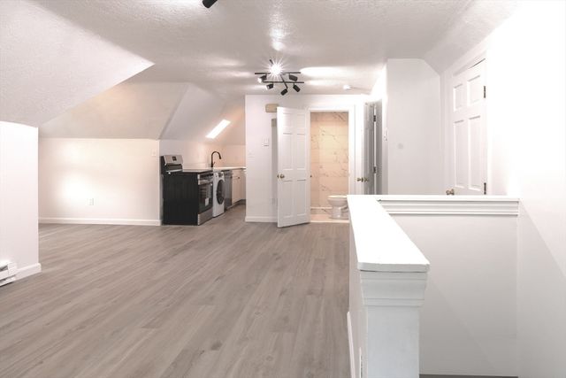 5 Stoneland Rd 3, Worcester, MA 01603