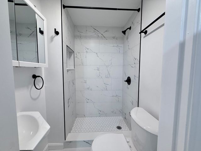 5 Stoneland Rd 3, Worcester, MA 01603