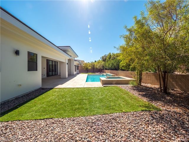 7447 Yonie Court, Las Vegas, NV 89117