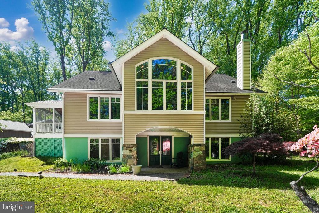 Image 1 of property listing at 9328 GARDEN CT, Potomac, MD 20854