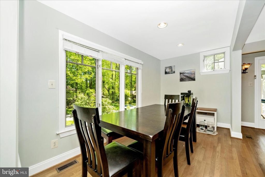 Image 13 of property listing at 9328 GARDEN CT, Potomac, MD 20854