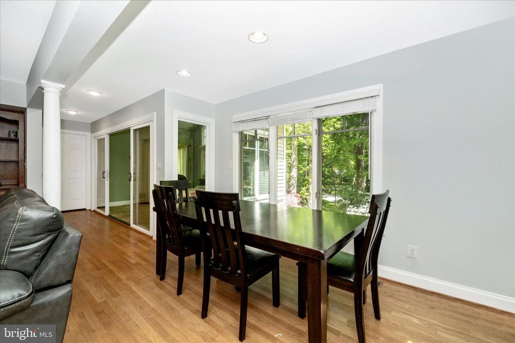 Image 15 of property listing at 9328 GARDEN CT, Potomac, MD 20854