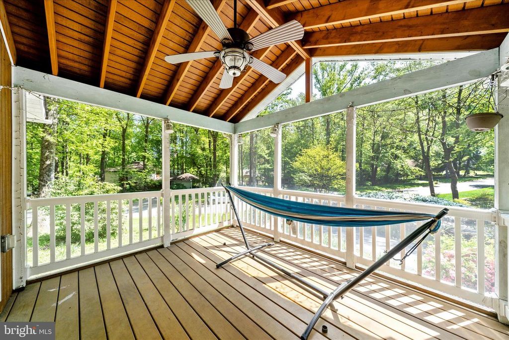 Image 16 of property listing at 9328 GARDEN CT, Potomac, MD 20854