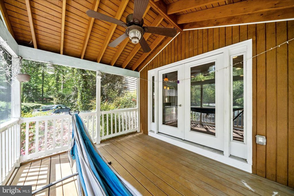 Image 17 of property listing at 9328 GARDEN CT, Potomac, MD 20854