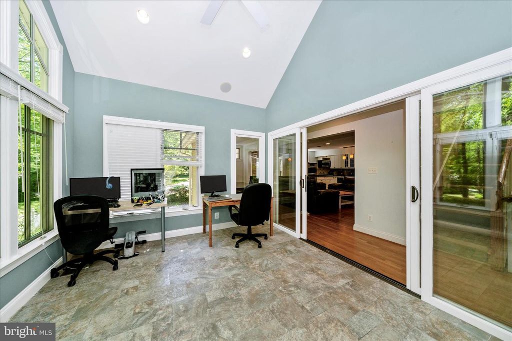 Image 19 of property listing at 9328 GARDEN CT, Potomac, MD 20854