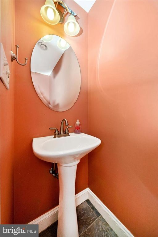 Image 22 of property listing at 9328 GARDEN CT, Potomac, MD 20854