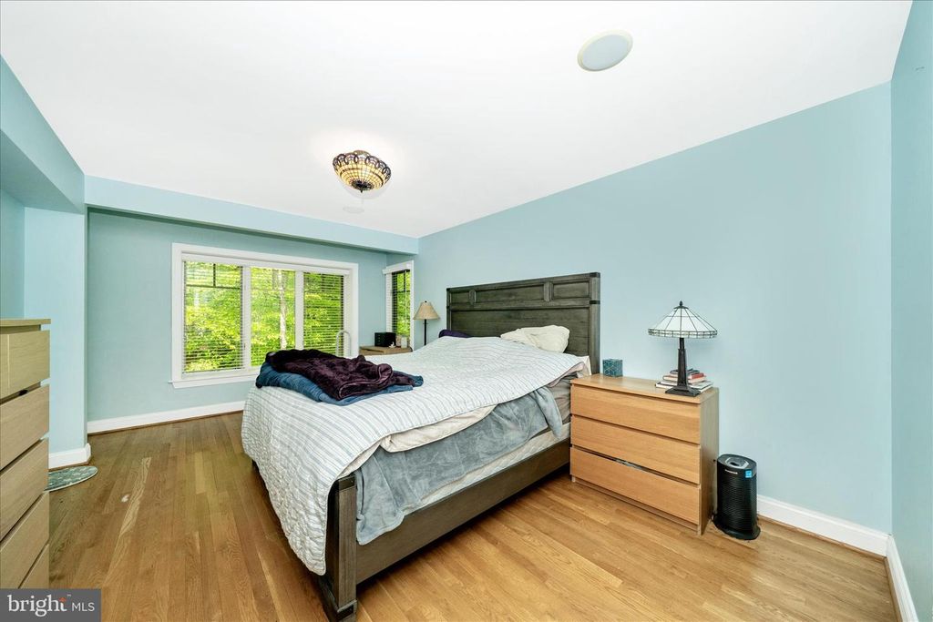 Image 24 of property listing at 9328 GARDEN CT, Potomac, MD 20854