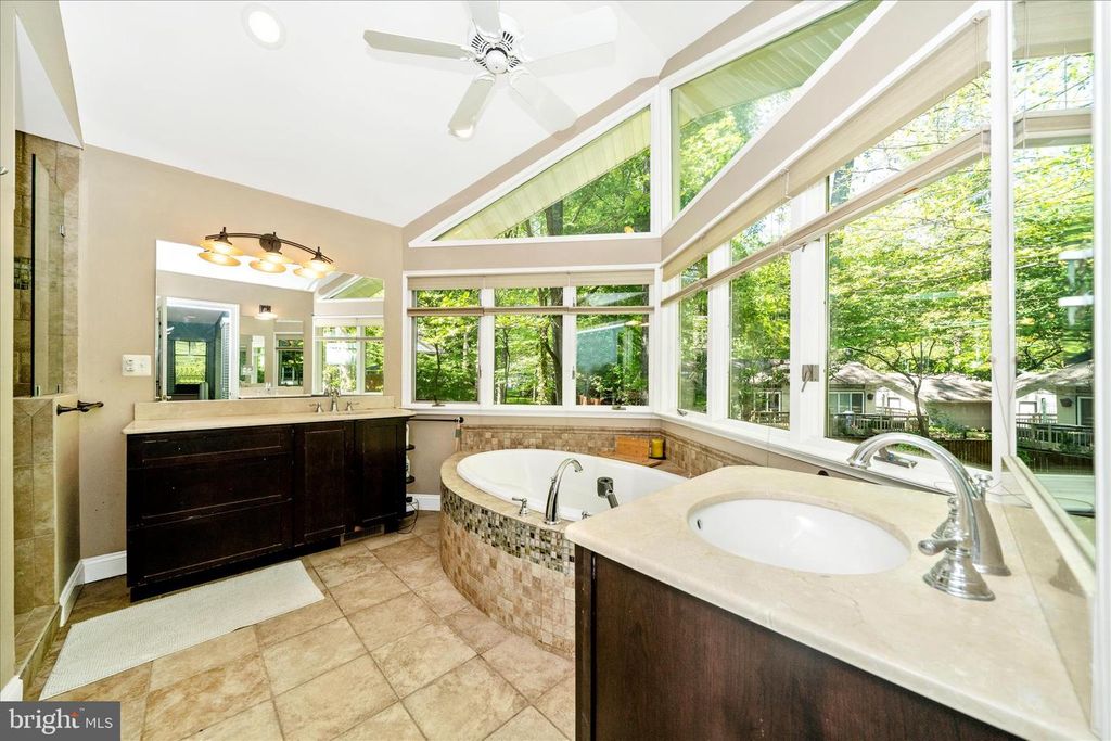 Image 26 of property listing at 9328 GARDEN CT, Potomac, MD 20854