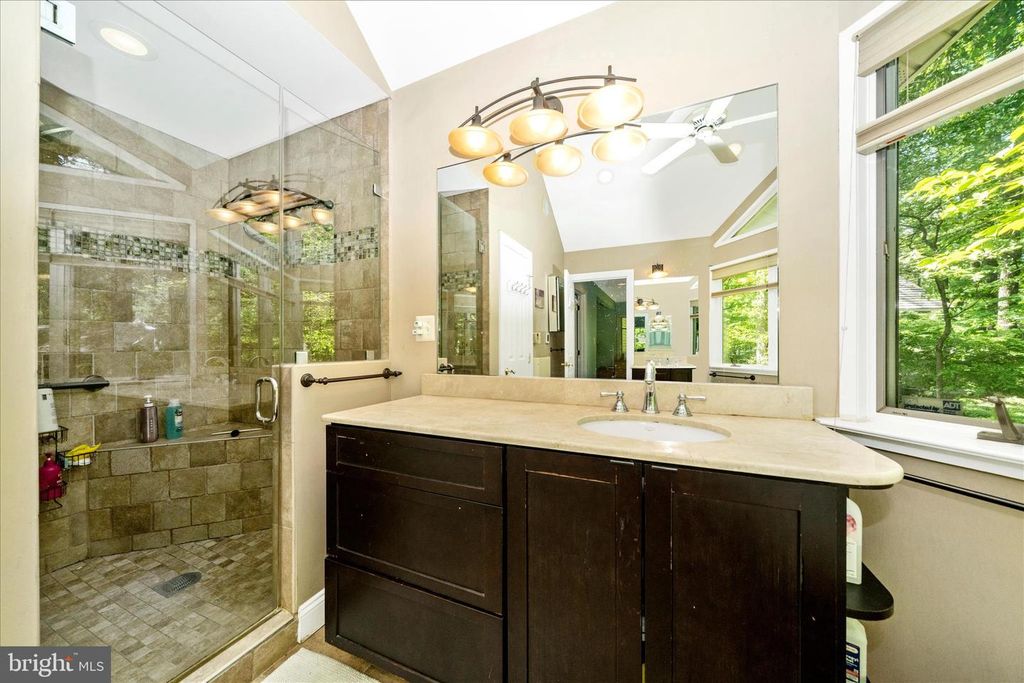 Image 27 of property listing at 9328 GARDEN CT, Potomac, MD 20854