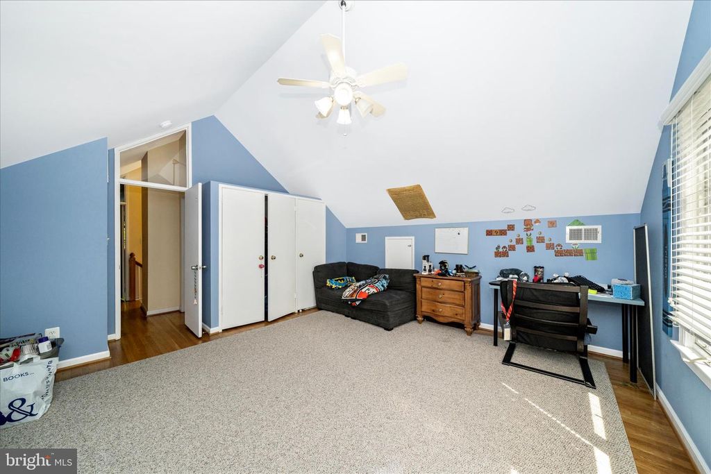Image 29 of property listing at 9328 GARDEN CT, Potomac, MD 20854