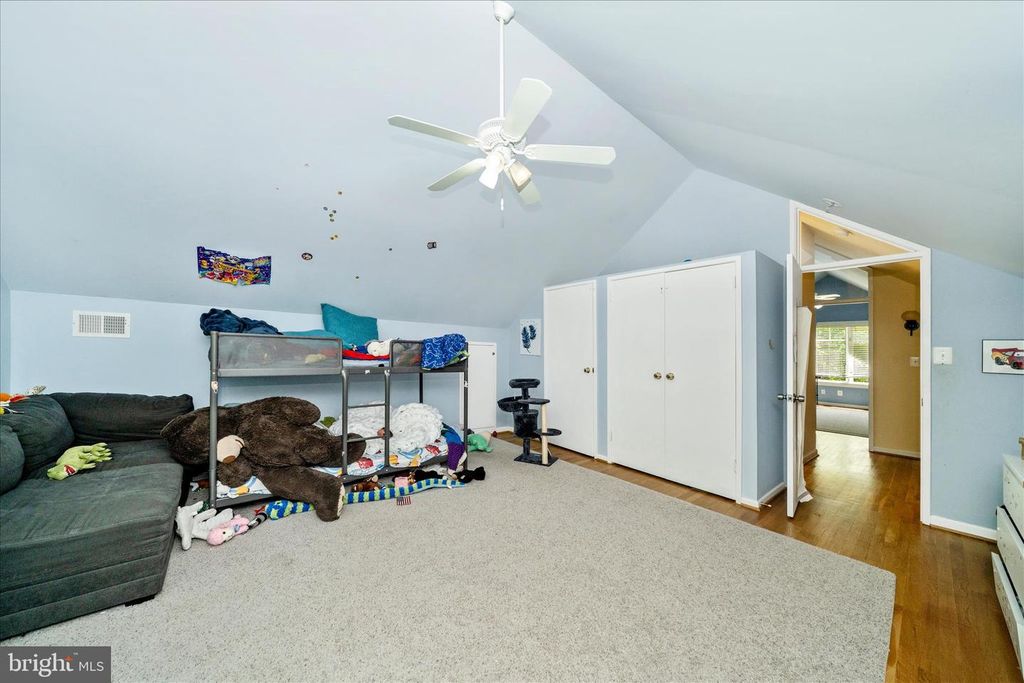 Image 31 of property listing at 9328 GARDEN CT, Potomac, MD 20854