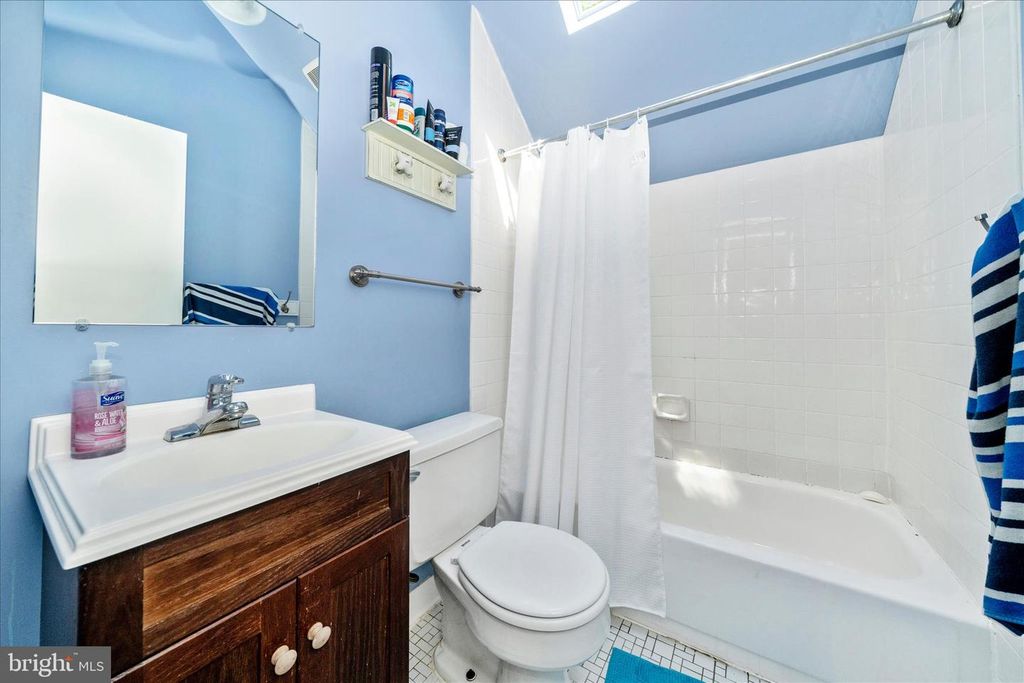 Image 32 of property listing at 9328 GARDEN CT, Potomac, MD 20854