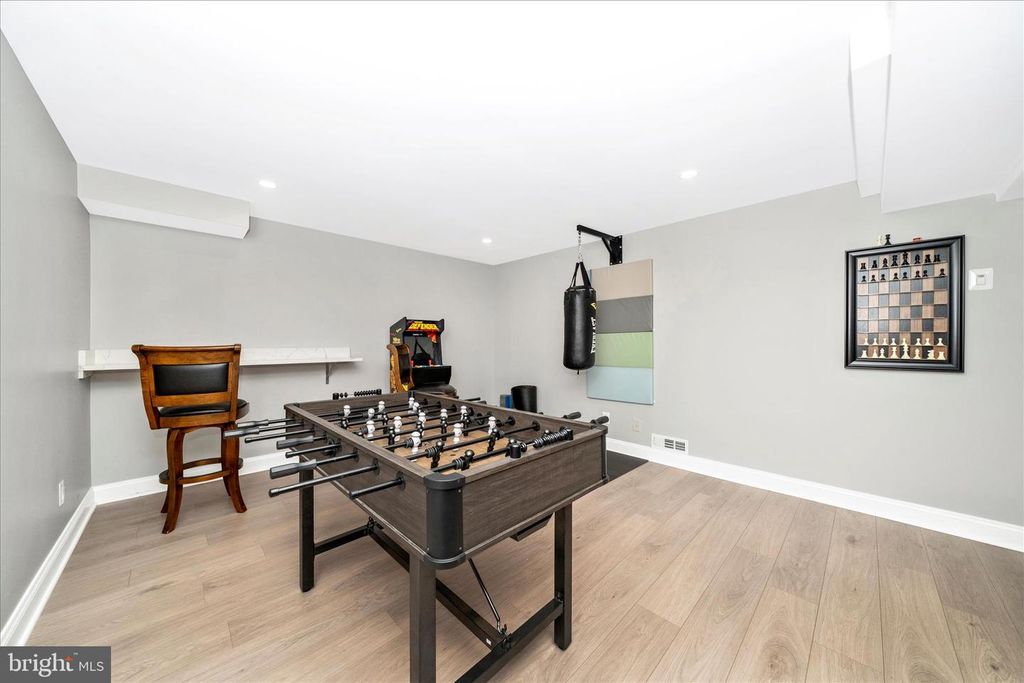 Image 33 of property listing at 9328 GARDEN CT, Potomac, MD 20854