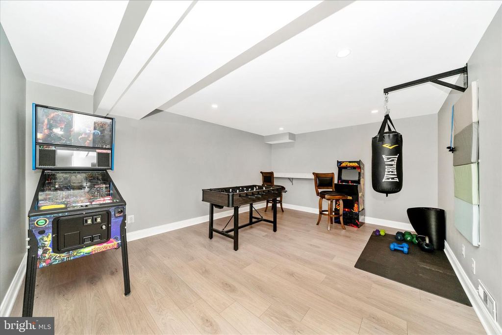 Image 34 of property listing at 9328 GARDEN CT, Potomac, MD 20854