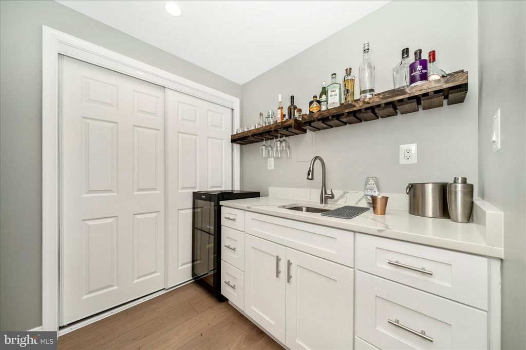 Image 35 of property listing at 9328 GARDEN CT, Potomac, MD 20854