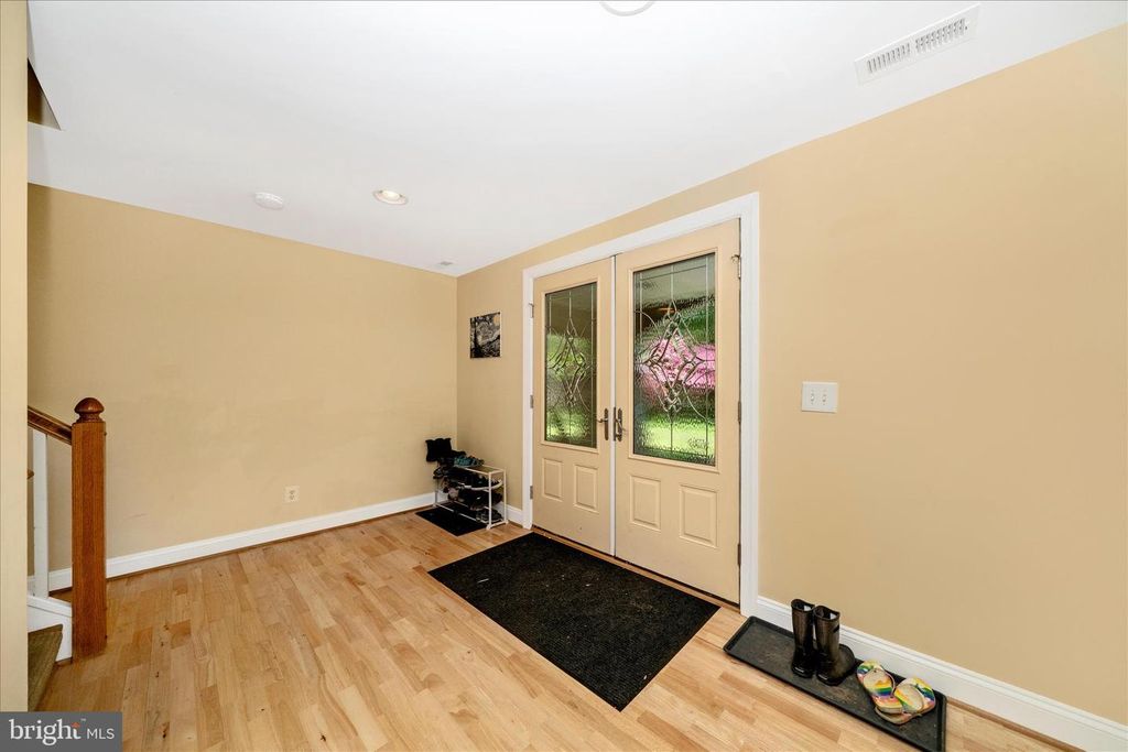 Image 36 of property listing at 9328 GARDEN CT, Potomac, MD 20854