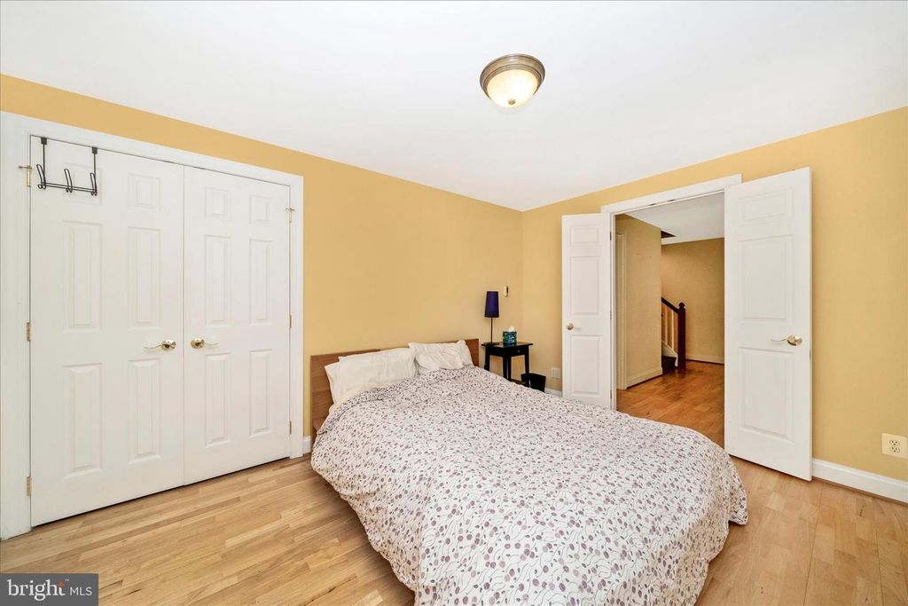 Image 38 of property listing at 9328 GARDEN CT, Potomac, MD 20854