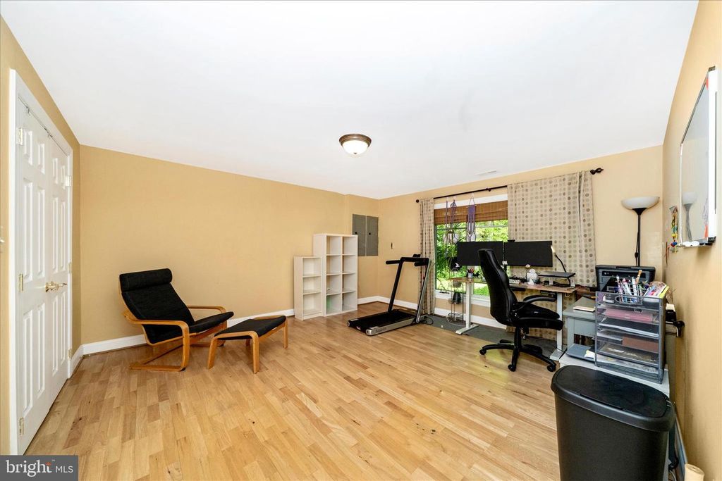 Image 40 of property listing at 9328 GARDEN CT, Potomac, MD 20854