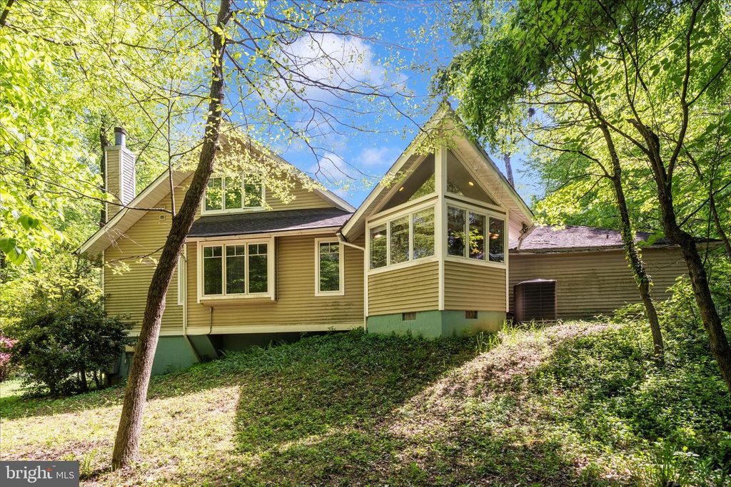 Image 51 of property listing at 9328 GARDEN CT, Potomac, MD 20854