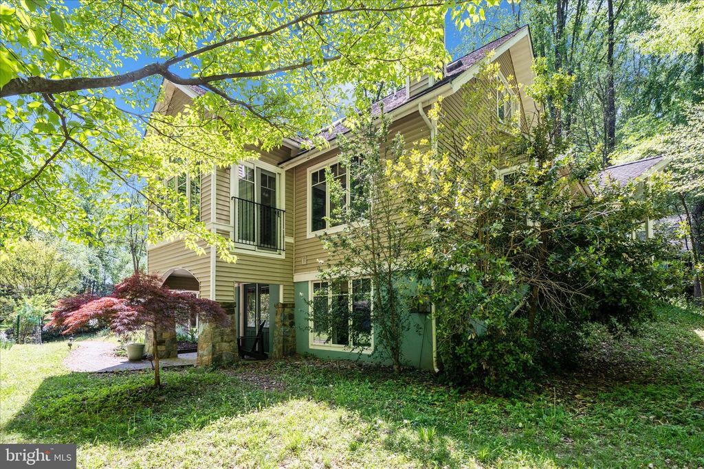 Image 52 of property listing at 9328 GARDEN CT, Potomac, MD 20854