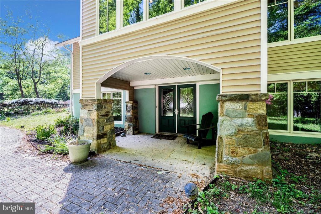 Image 53 of property listing at 9328 GARDEN CT, Potomac, MD 20854