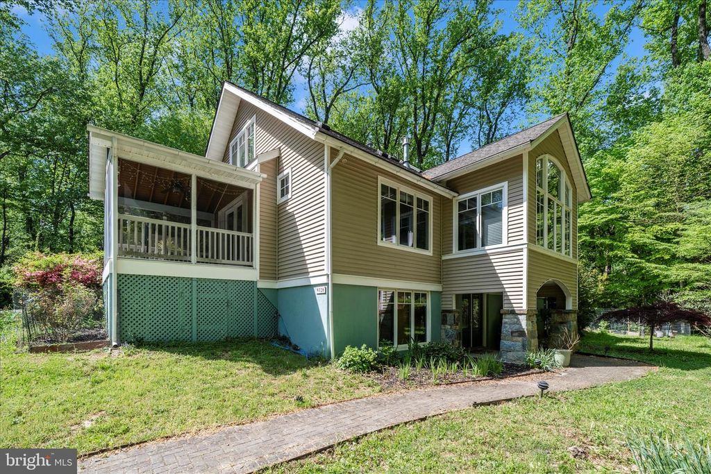 Image 55 of property listing at 9328 GARDEN CT, Potomac, MD 20854