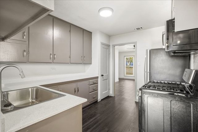 209 Kessler Drive, Granbury, TX 76048