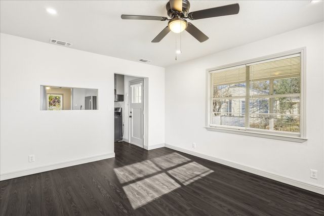 209 Kessler Drive, Granbury, TX 76048