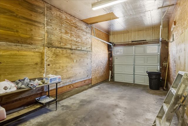 209 Kessler Drive, Granbury, TX 76048