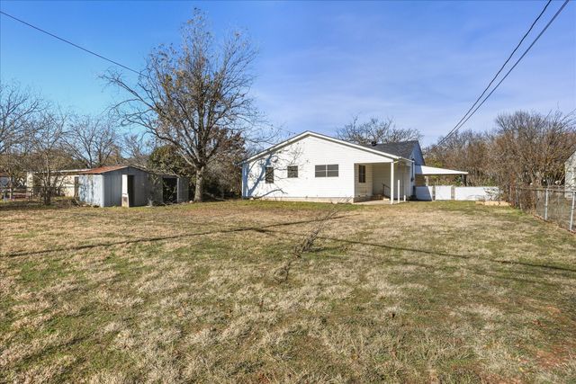 209 Kessler Drive, Granbury, TX 76048