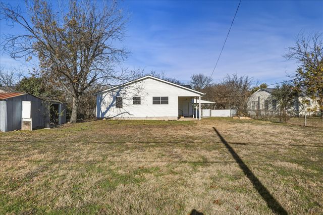 209 Kessler Drive, Granbury, TX 76048