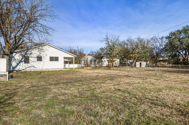 209 Kessler Drive, Granbury, TX 76048