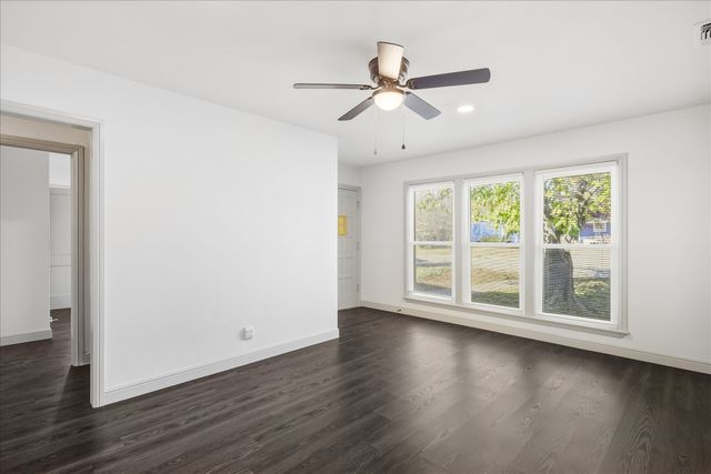 209 Kessler Drive, Granbury, TX 76048