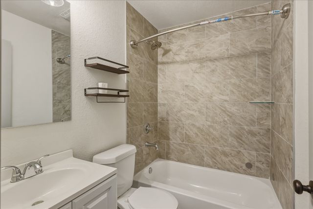 209 Kessler Drive, Granbury, TX 76048