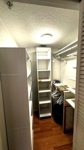 7326 Collins Ave 205, Miami Beach, FL 33141