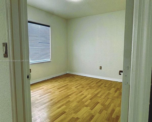 7326 Collins Ave 205, Miami Beach, FL 33141