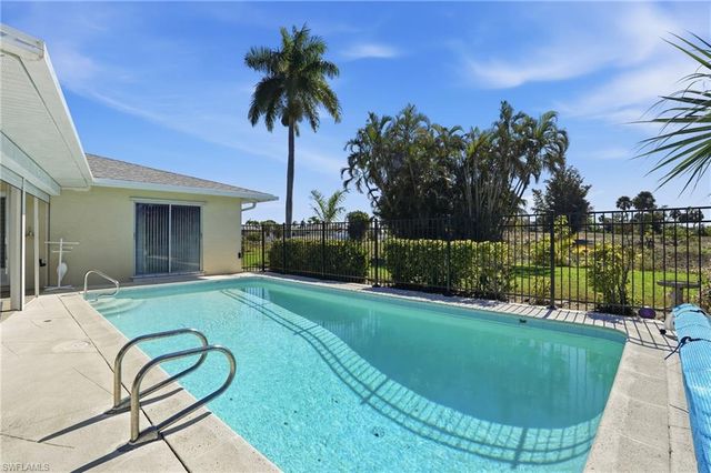 3878 SE 7th PL, Cape Coral, FL 33904