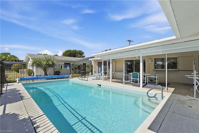 3878 SE 7th PL, Cape Coral, FL 33904