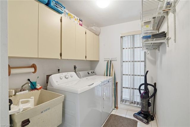 3878 SE 7th PL, Cape Coral, FL 33904