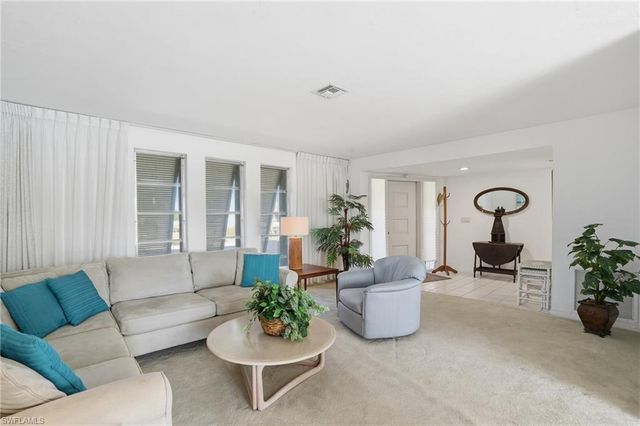 3878 SE 7th PL, Cape Coral, FL 33904