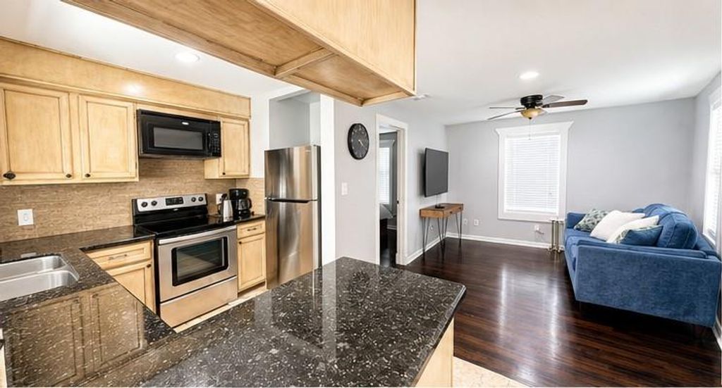 2027 Oxford Street A, Houston, TX 77008