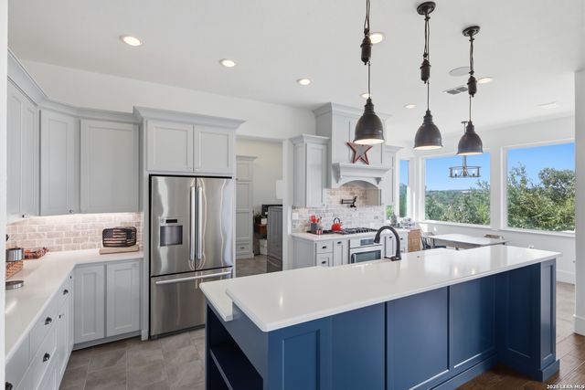 10033 KENDALL CYN, San Antonio, TX 78255