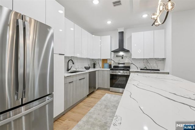 78 Beacon Avenue 2, Jersey City, NJ 07306