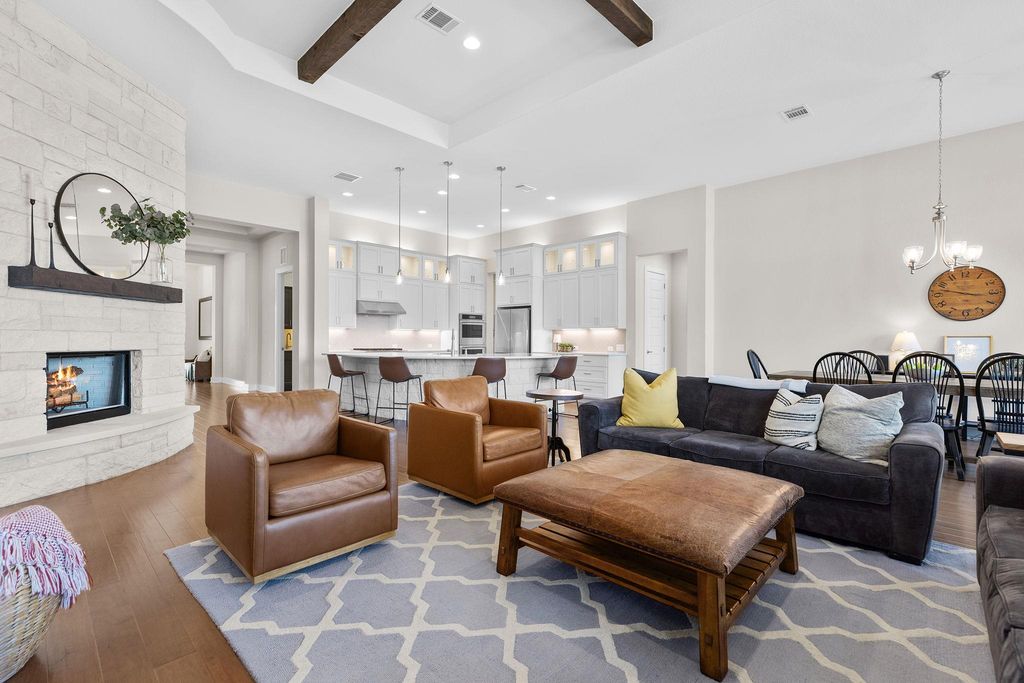 208 Rosetta LOOP, Liberty Hill, TX 78642